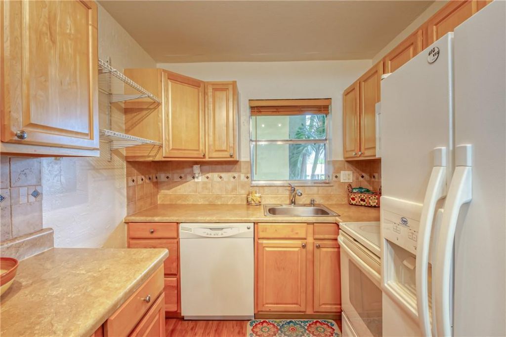 2400 NE 10th Street, Unit 204, Pompano Beach, FL 33062 Photo