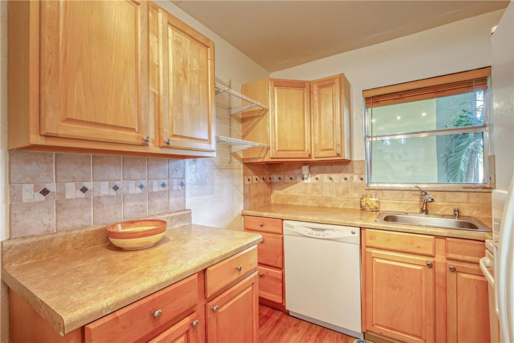 2400 NE 10th Street, Unit 204, Pompano Beach, FL 33062 Photo