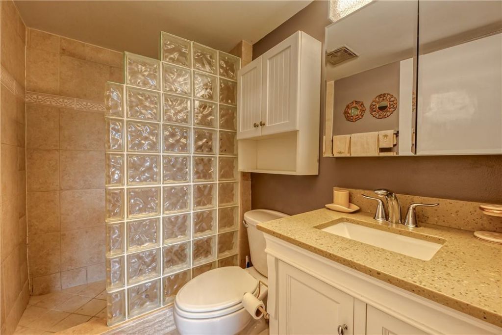 2400 NE 10th Street, Unit 204, Pompano Beach, FL 33062 Photo