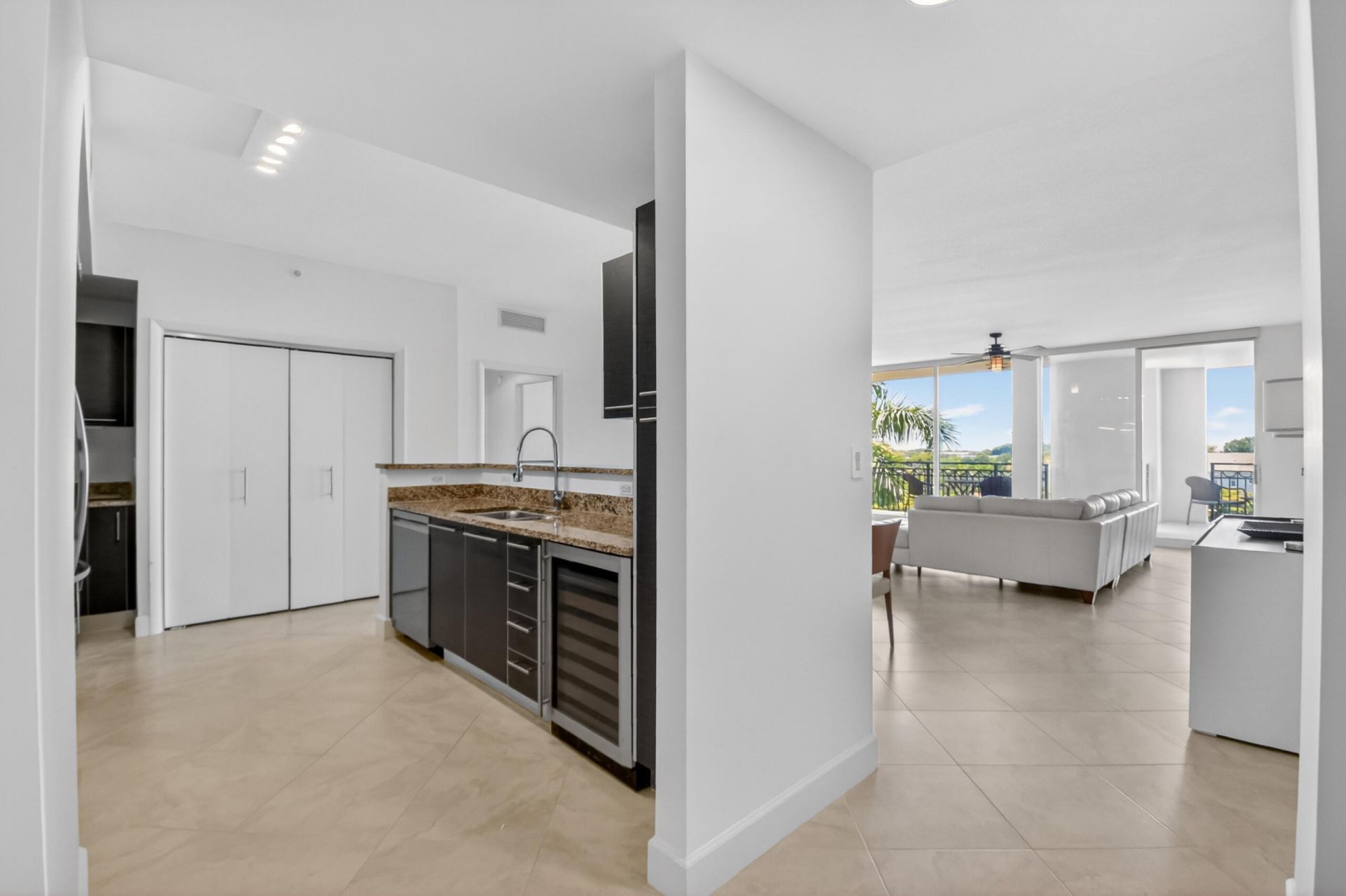 550 Okeechobee Boulevard, Unit 423, West Palm Beach, FL 33401 Photo