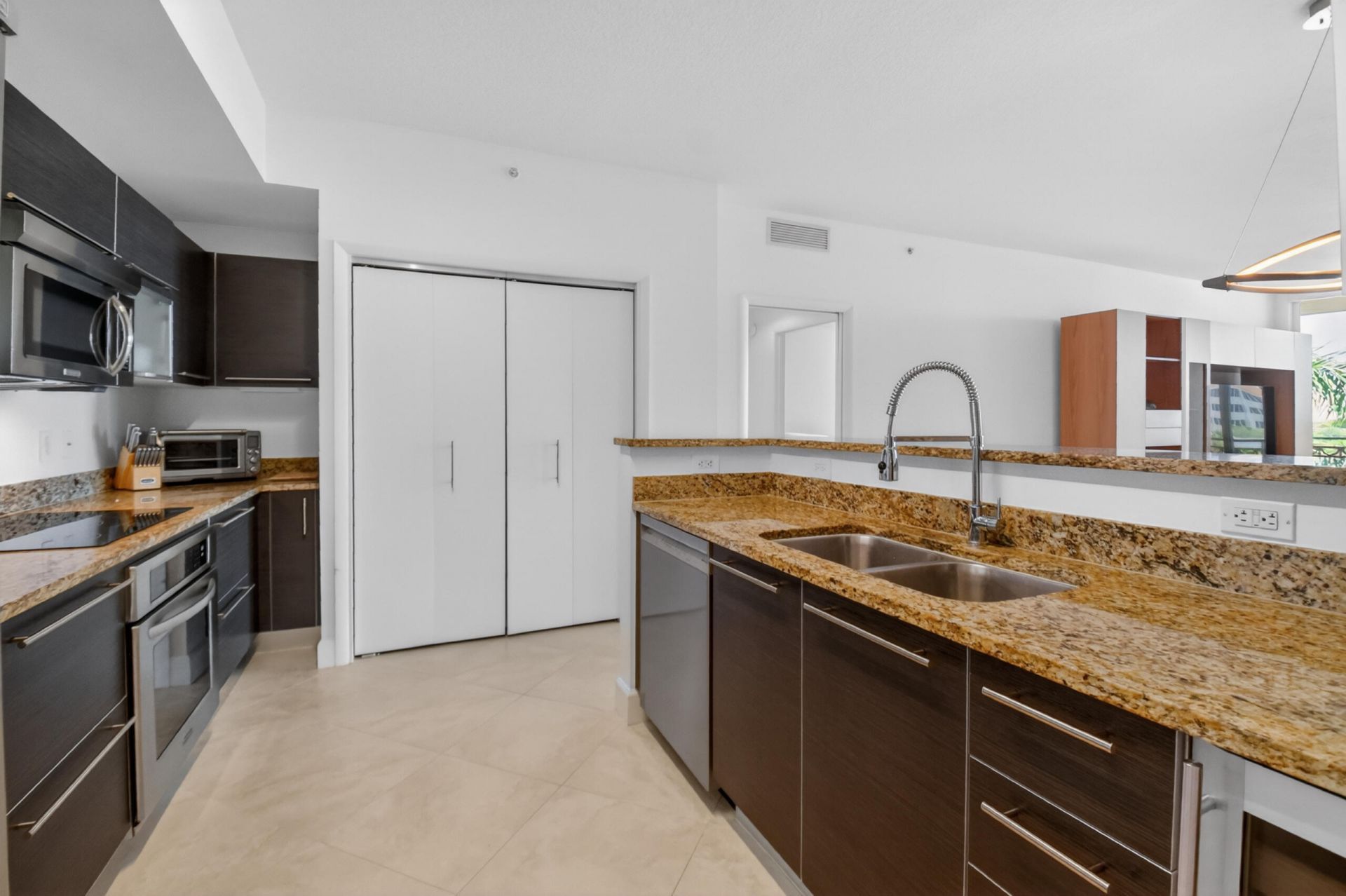 550 Okeechobee Boulevard, Unit 423, West Palm Beach, FL 33401 Photo
