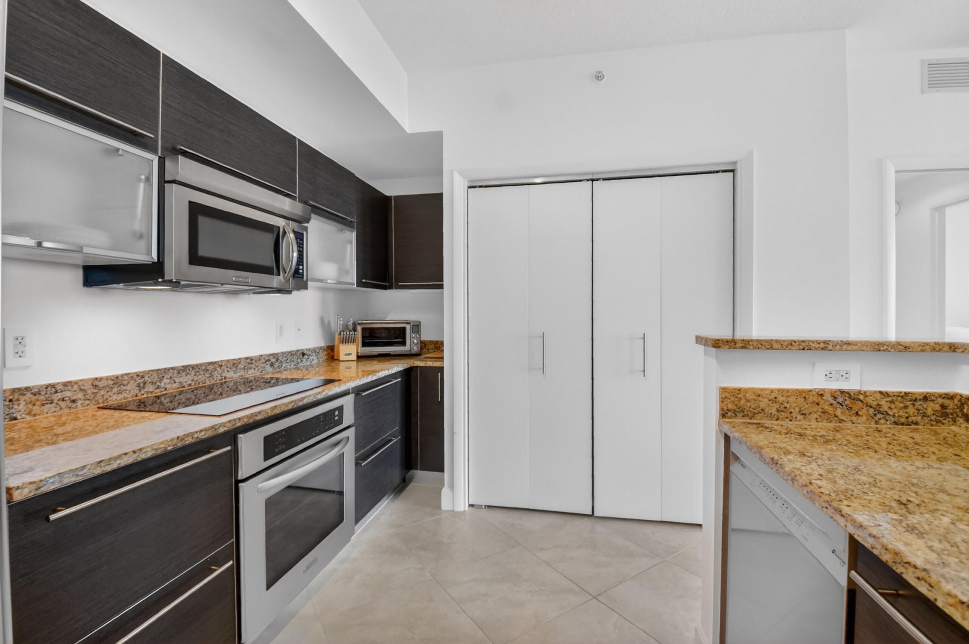 550 Okeechobee Boulevard, Unit 423, West Palm Beach, FL 33401 Photo