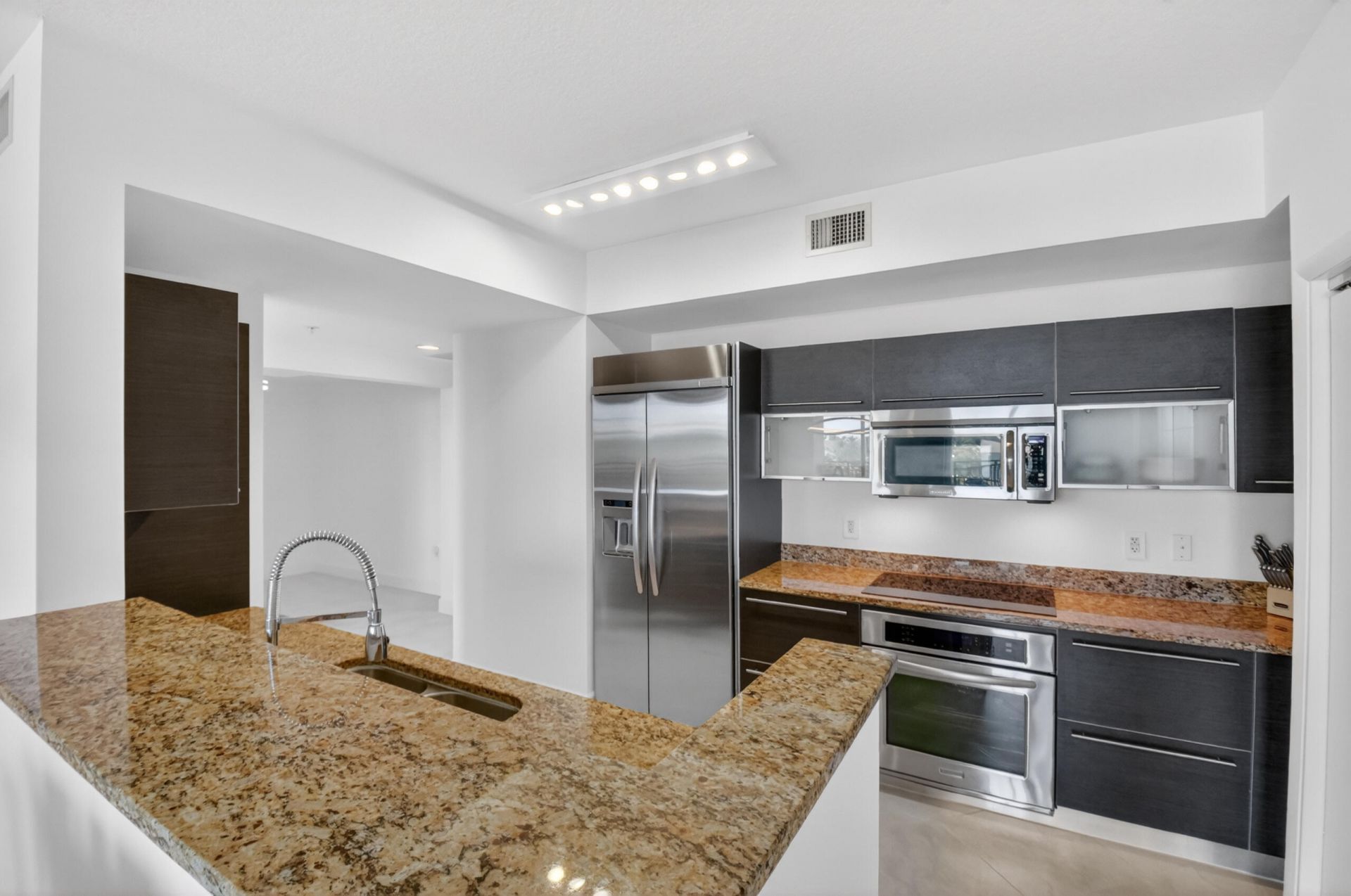 550 Okeechobee Boulevard, Unit 423, West Palm Beach, FL 33401 Photo