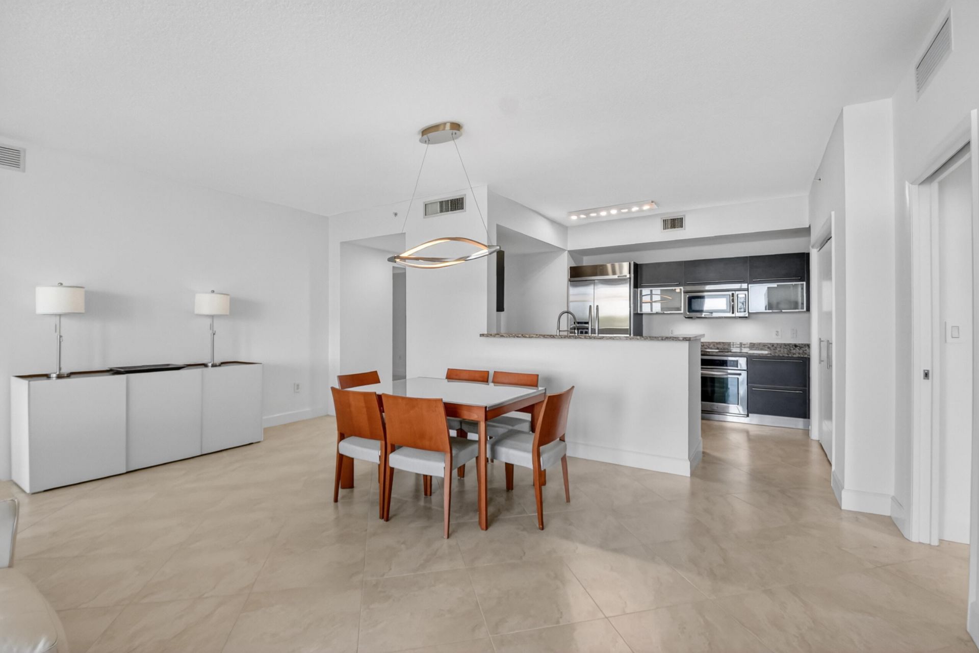 550 Okeechobee Boulevard, Unit 423, West Palm Beach, FL 33401 Photo