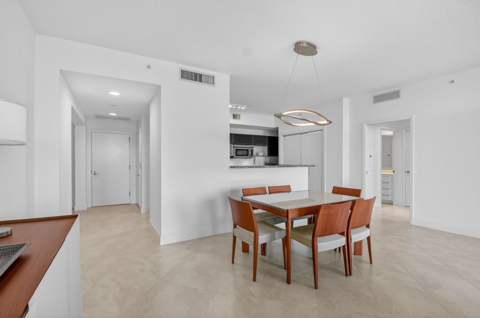 550 Okeechobee Boulevard, Unit 423, West Palm Beach, FL 33401 Photo