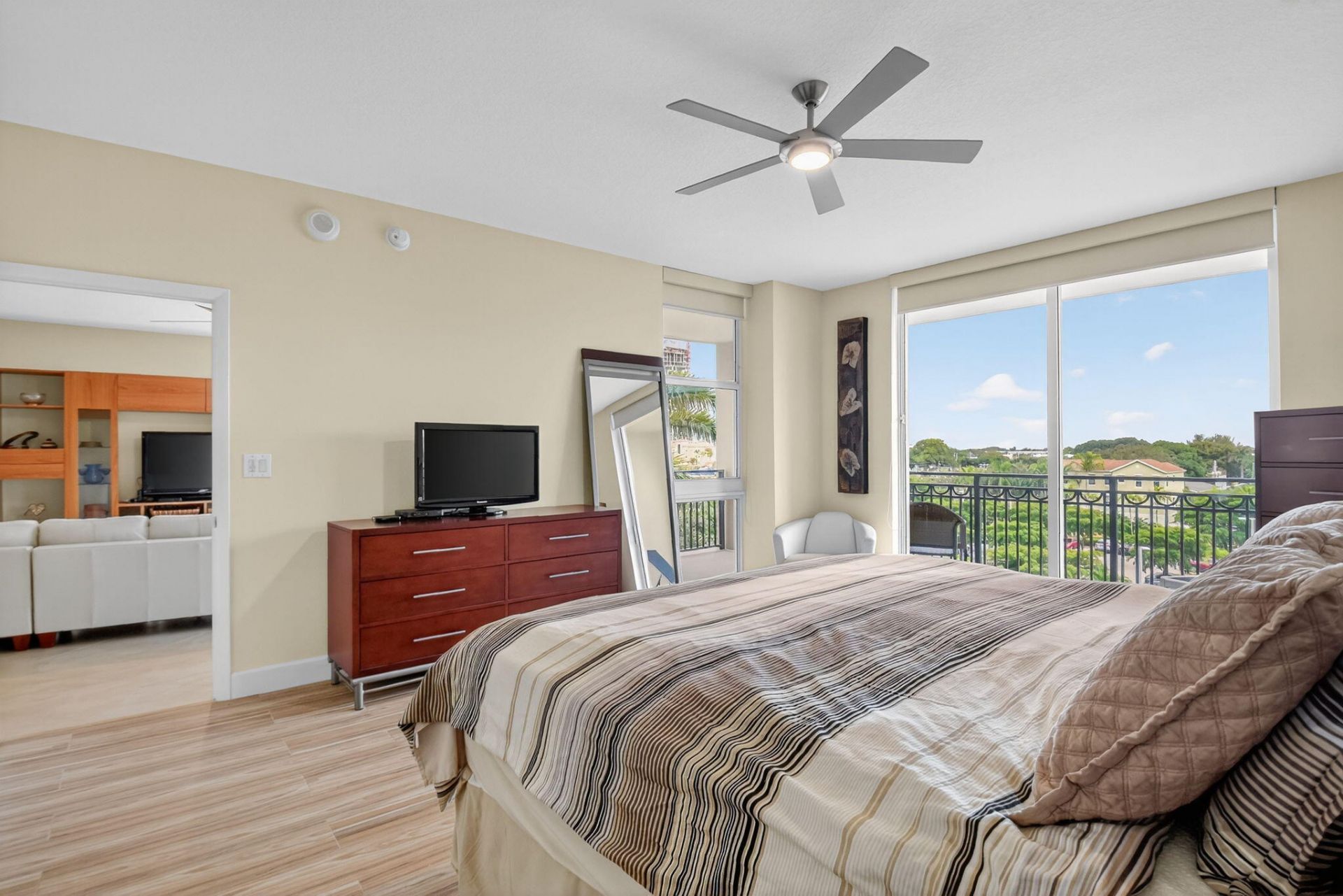 550 Okeechobee Boulevard, Unit 423, West Palm Beach, FL 33401 Photo