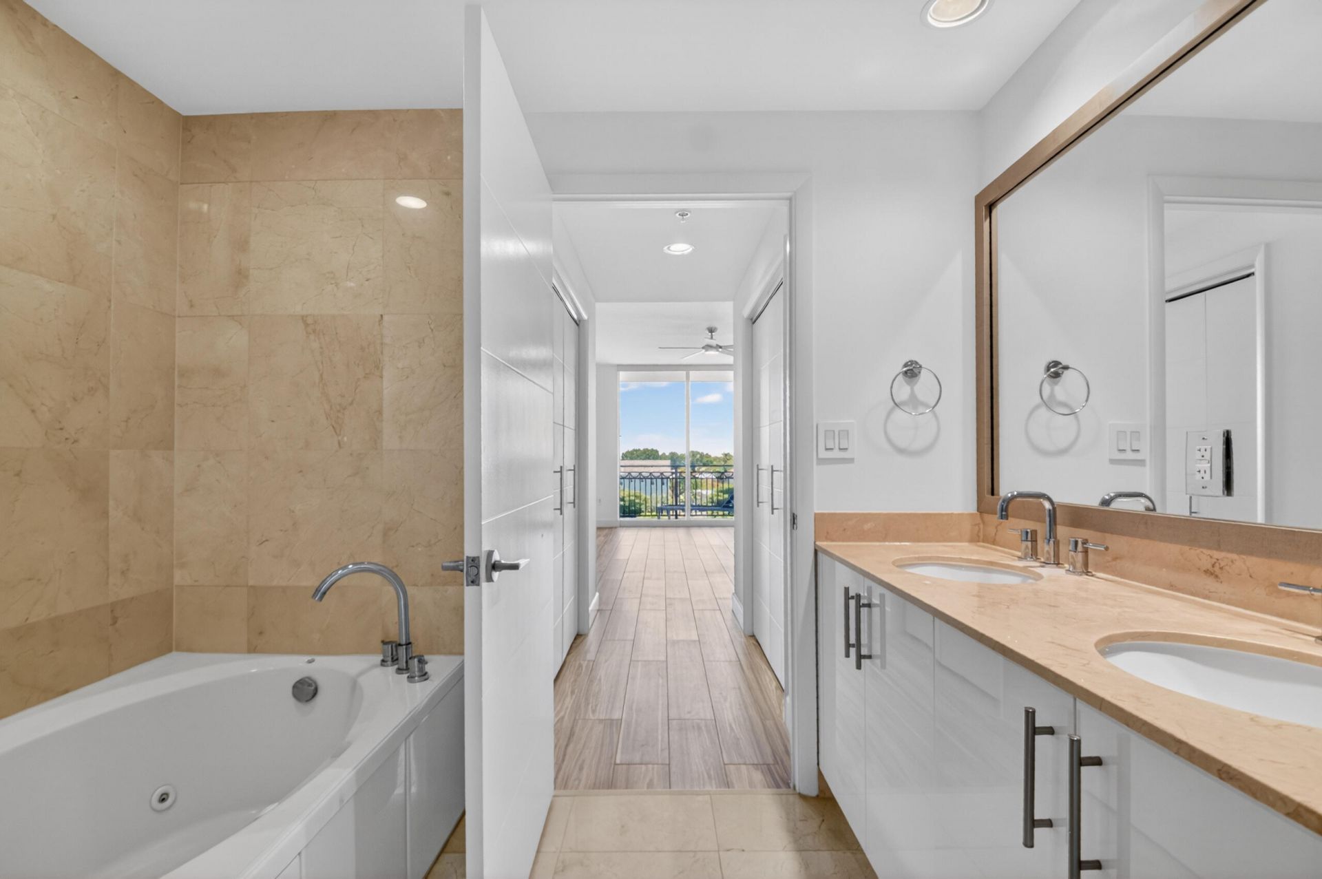 550 Okeechobee Boulevard, Unit 423, West Palm Beach, FL 33401 Photo