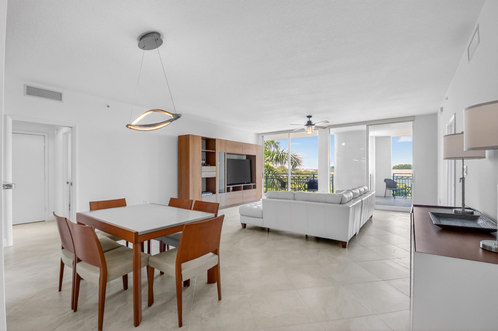550 Okeechobee Boulevard, Unit 423, West Palm Beach, FL 33401 Photo