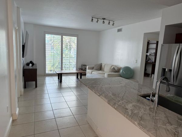 7275 SW 90th Way, Unit G311, Miami, FL 33156