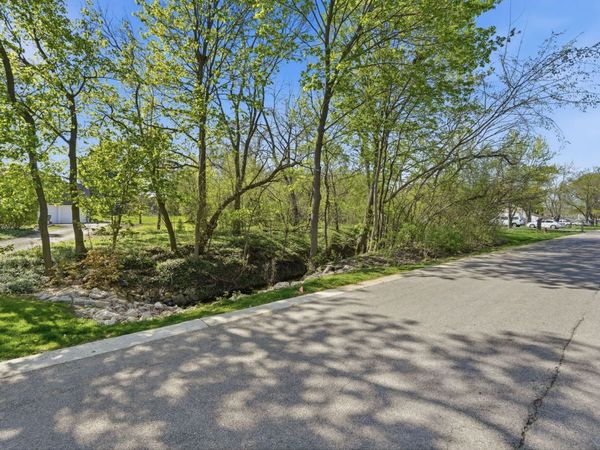 882 N FRANKLIN Avenue , Palatine, IL 60067