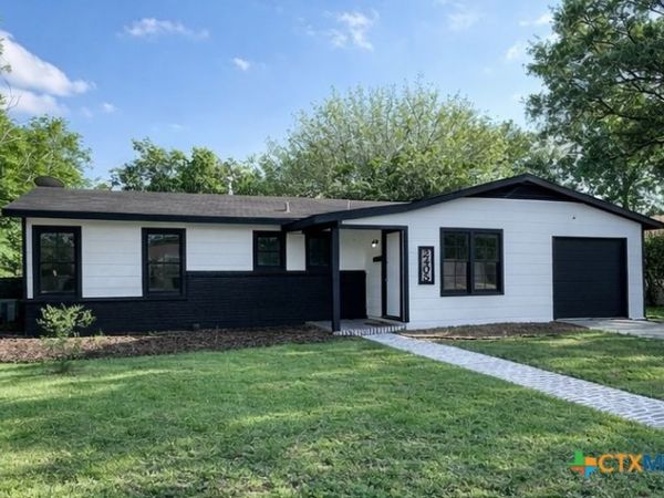 2405 E Mimosa Avenue , Victoria, TX 77901