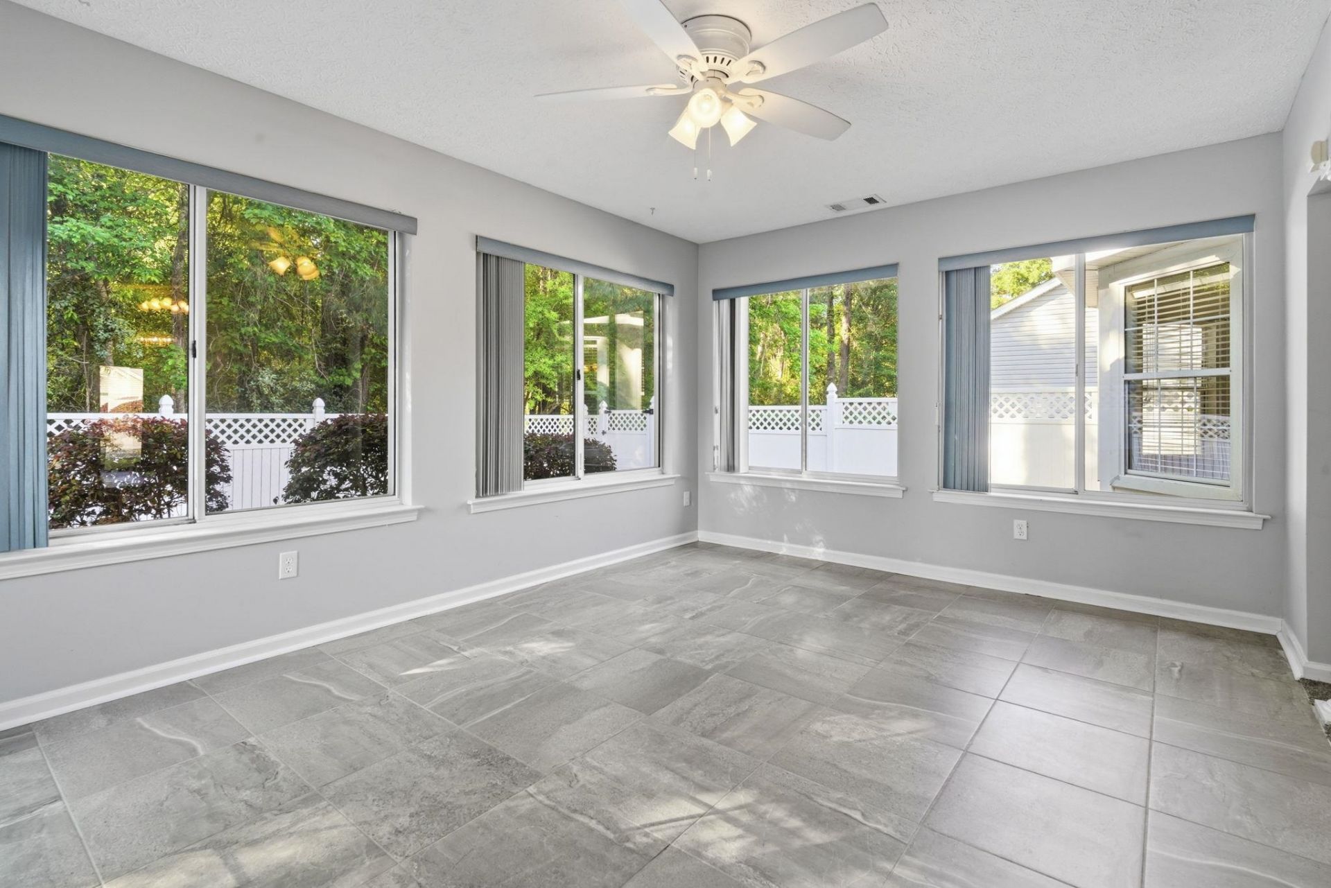 582 Bridgeport Dr.  Photo 11