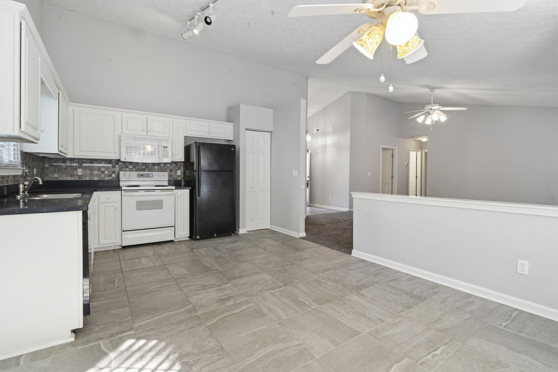 582 Bridgeport Dr.  Photo 14