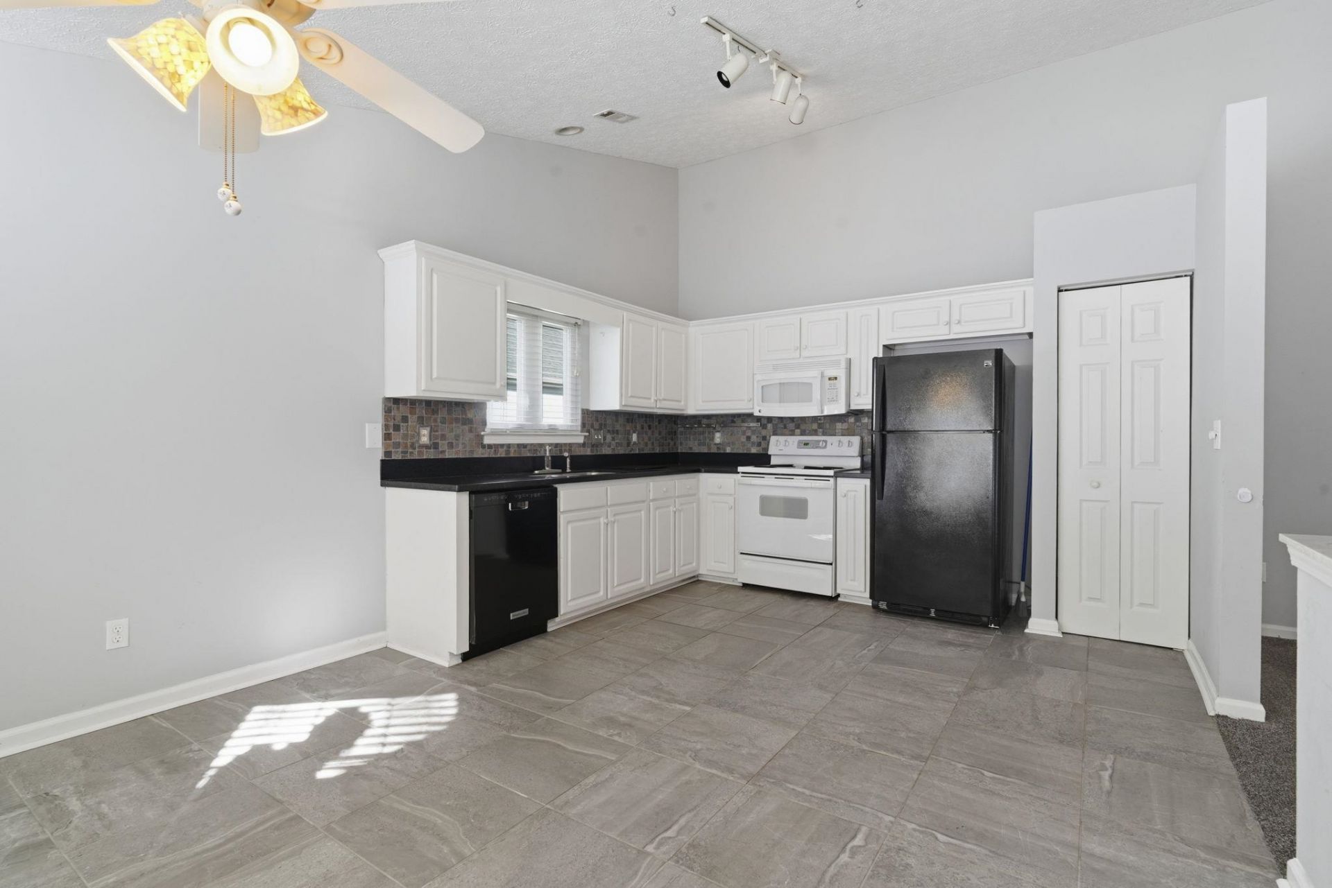 582 Bridgeport Dr.  Photo 15