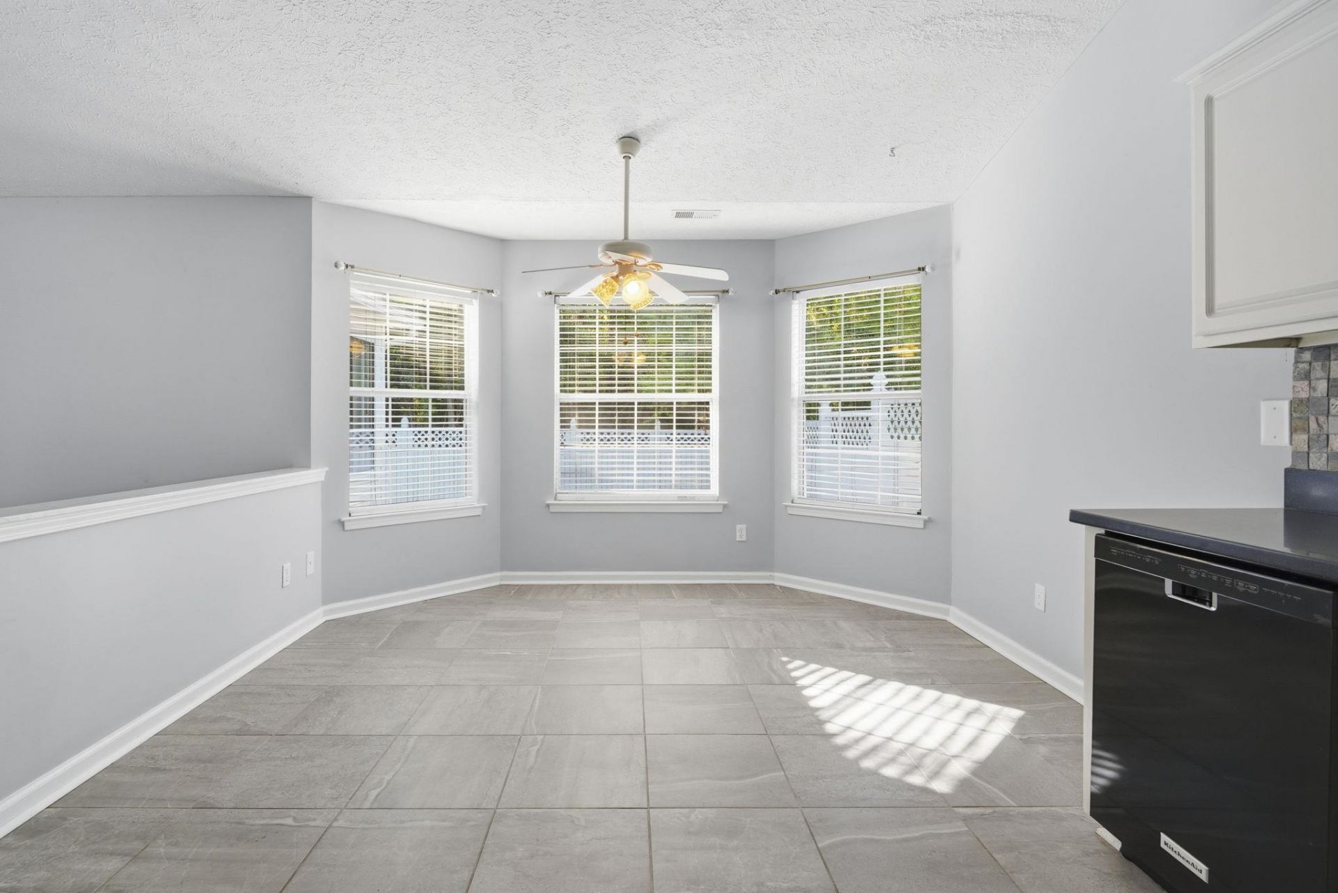 582 Bridgeport Dr.  Photo 17