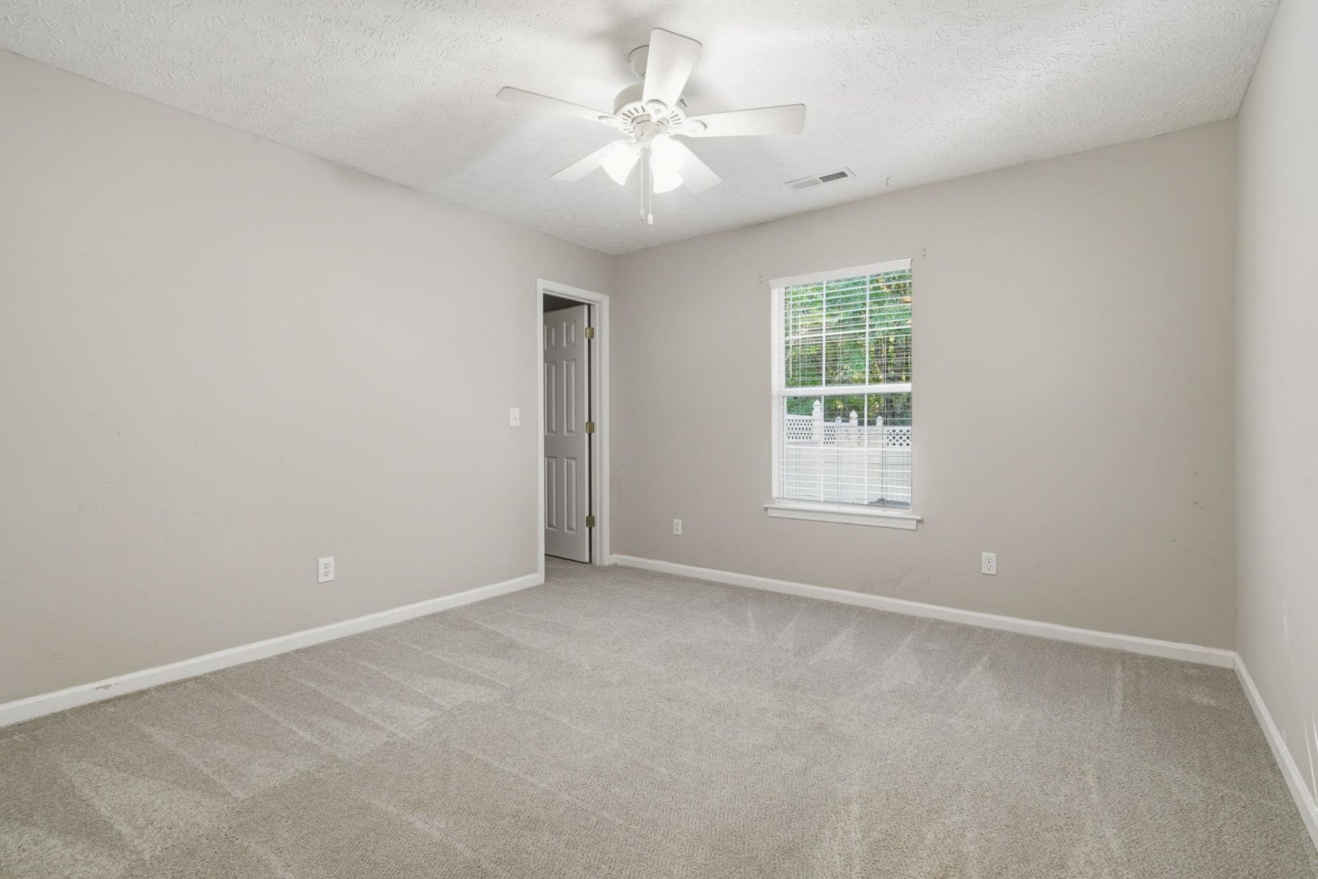 582 Bridgeport Dr.  Photo 22
