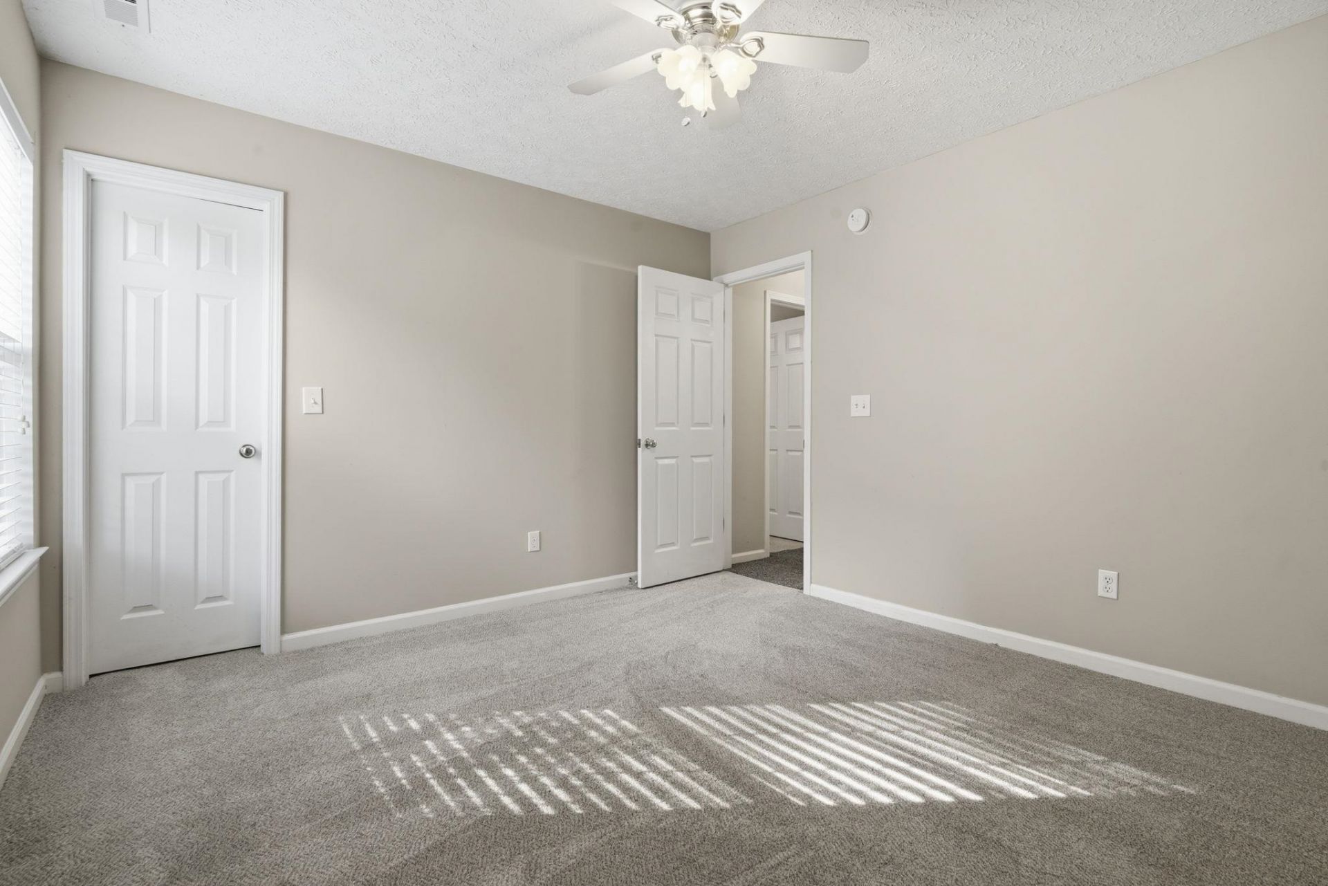 582 Bridgeport Dr.  Photo 26