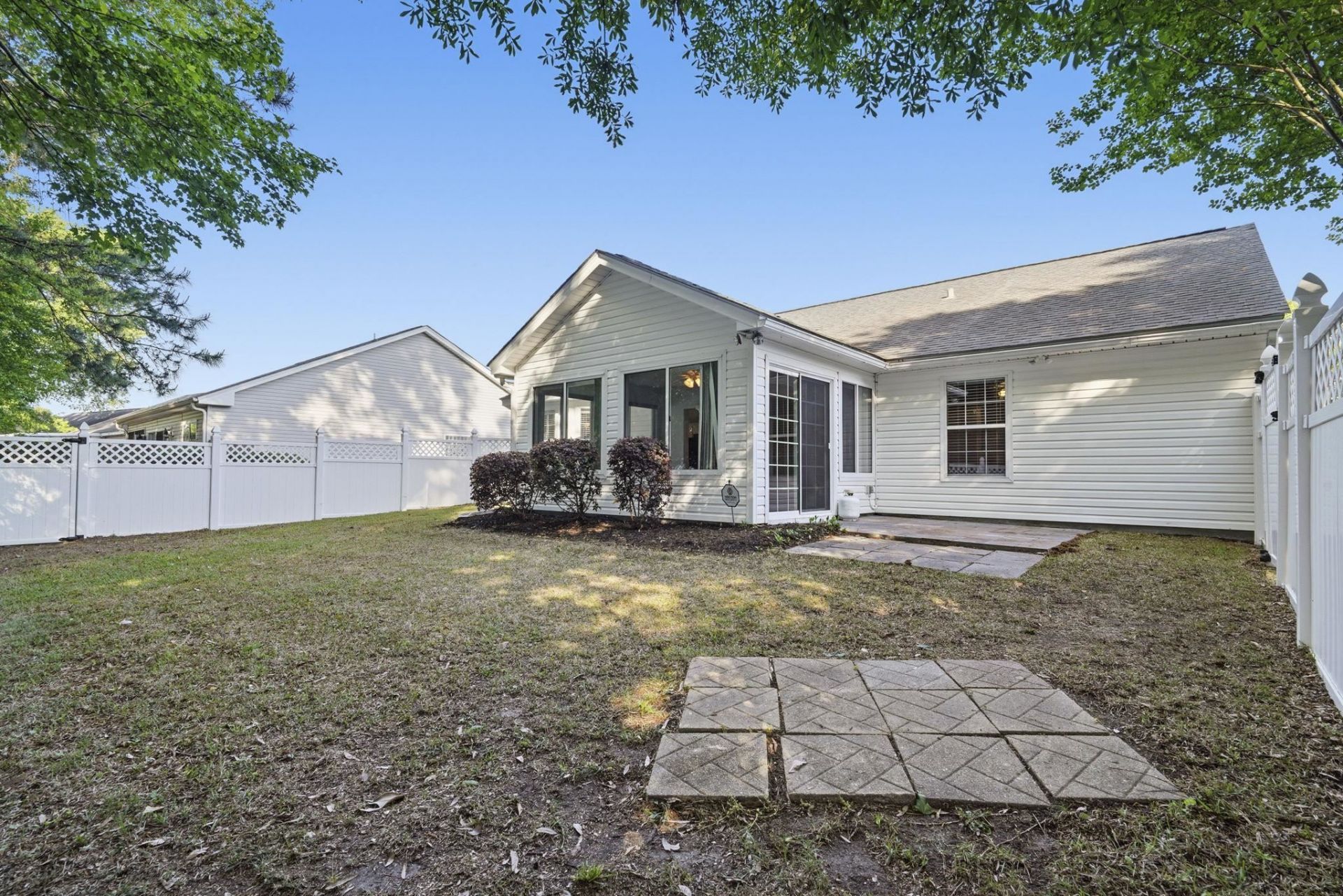 582 Bridgeport Dr.  Photo 27