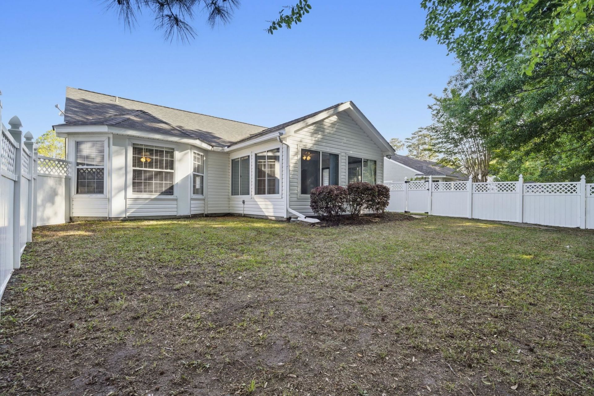 582 Bridgeport Dr.  Photo 28