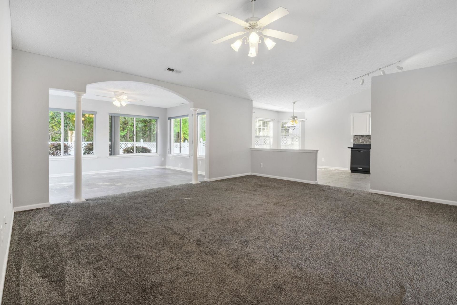 582 Bridgeport Dr.  Photo 6