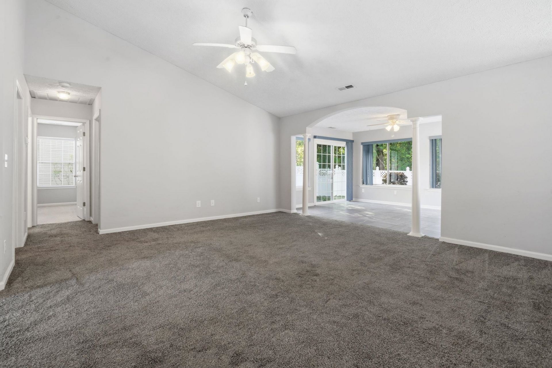 582 Bridgeport Dr.  Photo 7