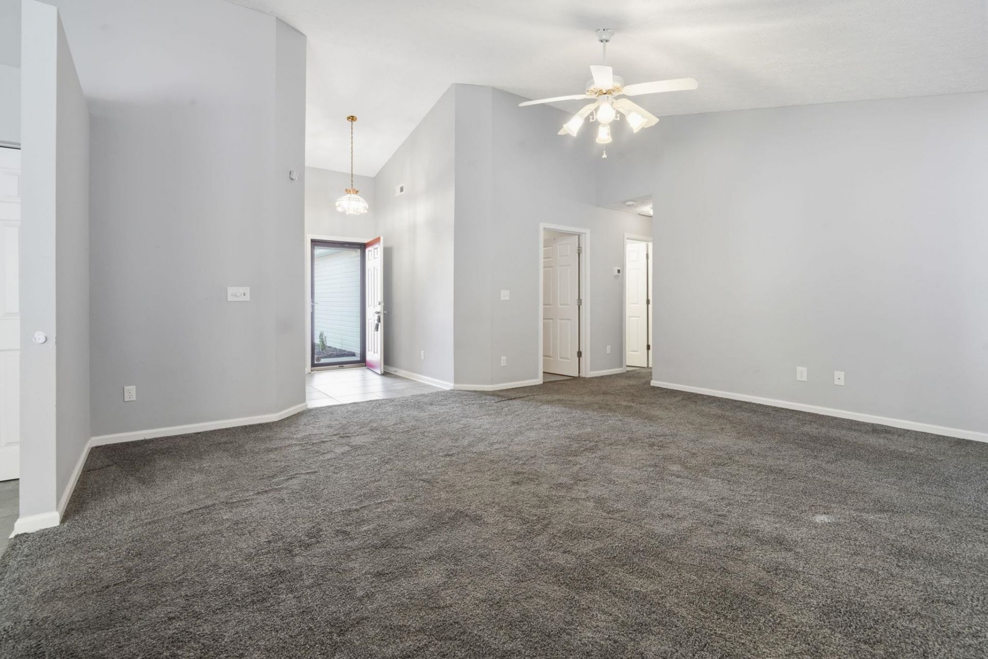 582 Bridgeport Dr.  Photo 8