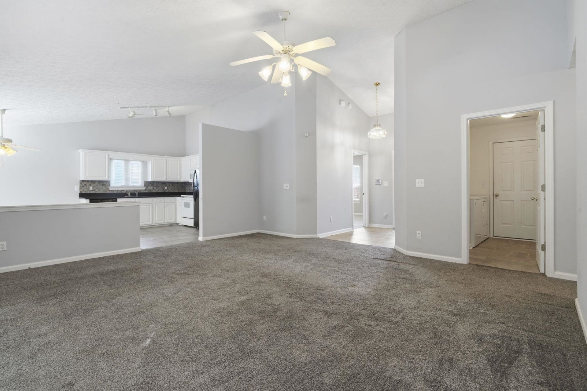 582 Bridgeport Dr.  Photo 9