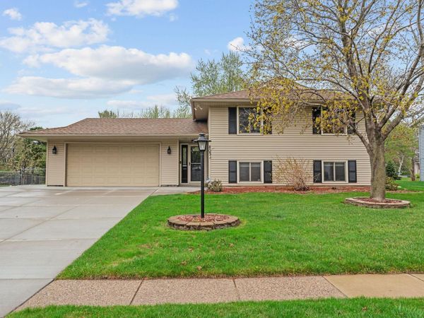 803 Newell Drive , Apple Valley, MN 55124