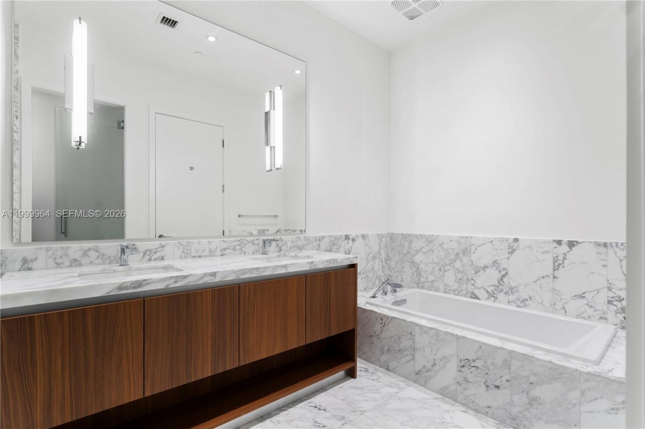 175 SE 25th Rd, Unit 1501, Miami, FL 33129 Photo