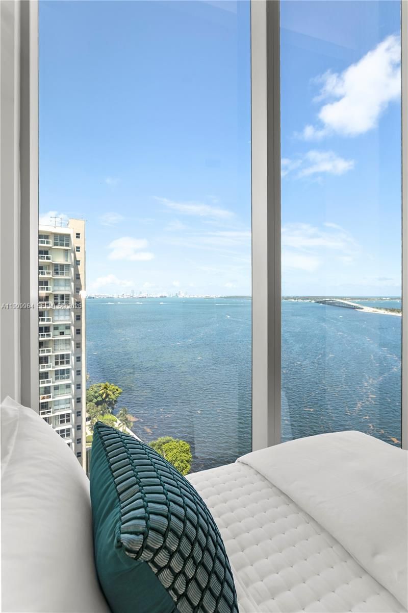 175 SE 25th Rd, Unit 1501, Miami, FL 33129 Photo