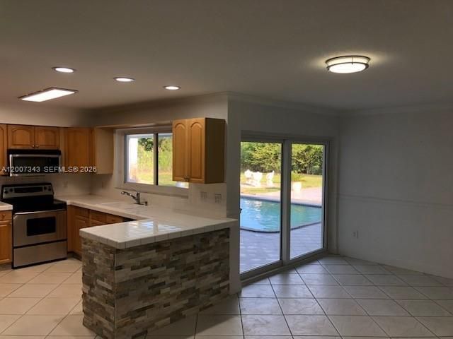 7090 SW 62nd St , Miami, FL 33143 Photo