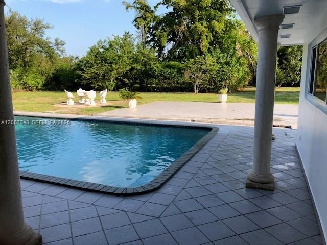 7090 SW 62nd St , Miami, FL 33143 Photo