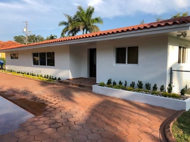 7090 SW 62nd St , Miami, FL 33143 Photo