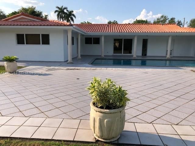 7090 SW 62nd St , Miami, FL 33143 Photo