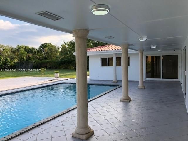 7090 SW 62nd St , Miami, FL 33143 Photo
