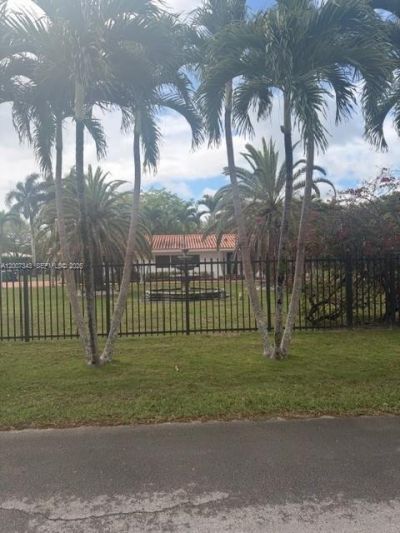 7090 SW 62nd St , Miami, FL 33143 Photo