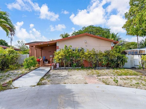 1320 NE 135th St , North Miami, FL 33161