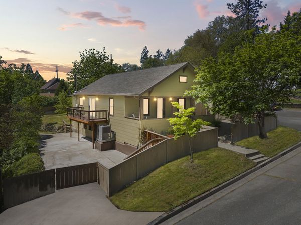 915 NW D Street, Grants Pass, OR 97526