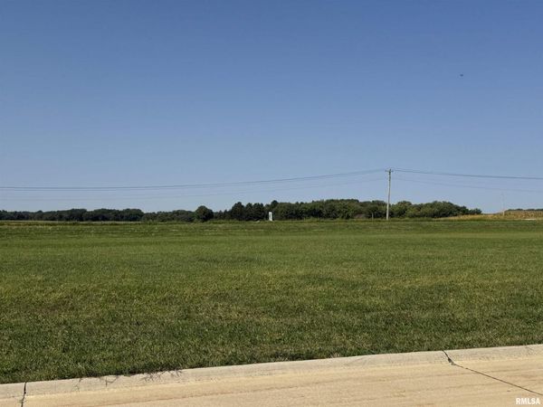 825 Book Lane , Geneseo, IL 61254