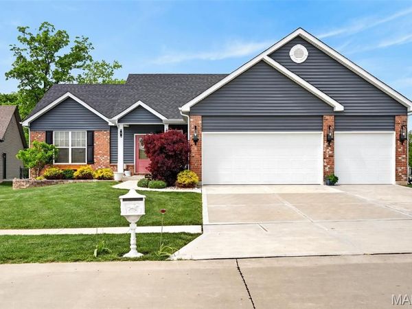 1 Timber Bluff Court, Wentzville, MO 63385