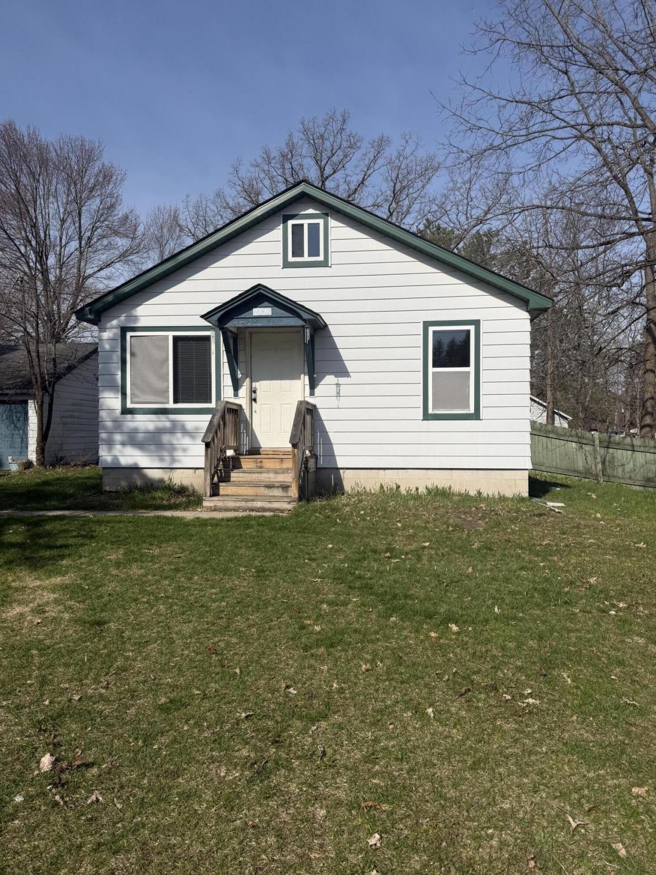 106 Columbus Avenue, Houghton Lake, MI 48629 Main Photo