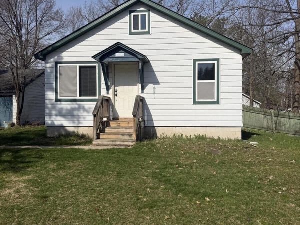 106 Columbus Avenue, Houghton Lake, MI 48629