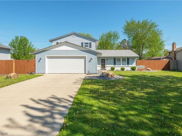 404 Oaknoll Drive , Amherst, OH 44001