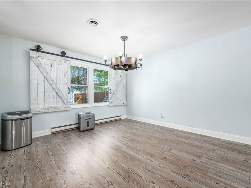 404 Oaknoll Drive, Amherst, OH 44001 Photo 10