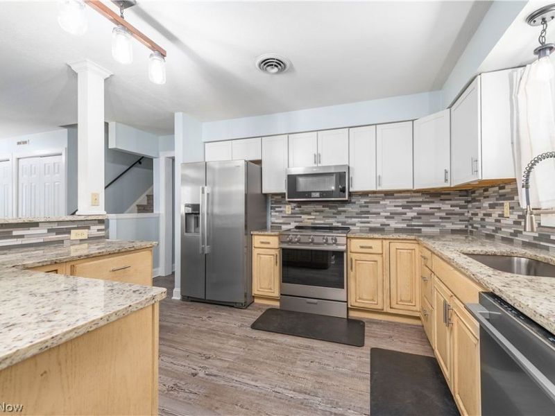 404 Oaknoll Drive, Amherst, OH 44001 Photo 12