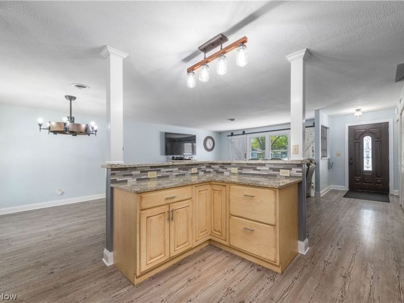 404 Oaknoll Drive, Amherst, OH 44001 Photo 14