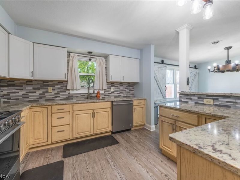 404 Oaknoll Drive, Amherst, OH 44001 Photo 15