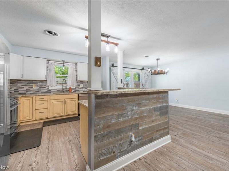 404 Oaknoll Drive, Amherst, OH 44001 Photo 16