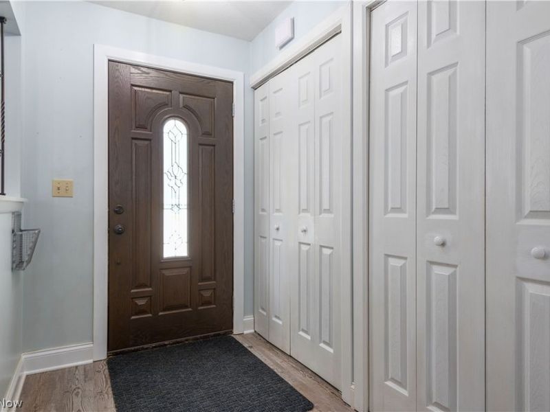 404 Oaknoll Drive, Amherst, OH 44001 Photo 5