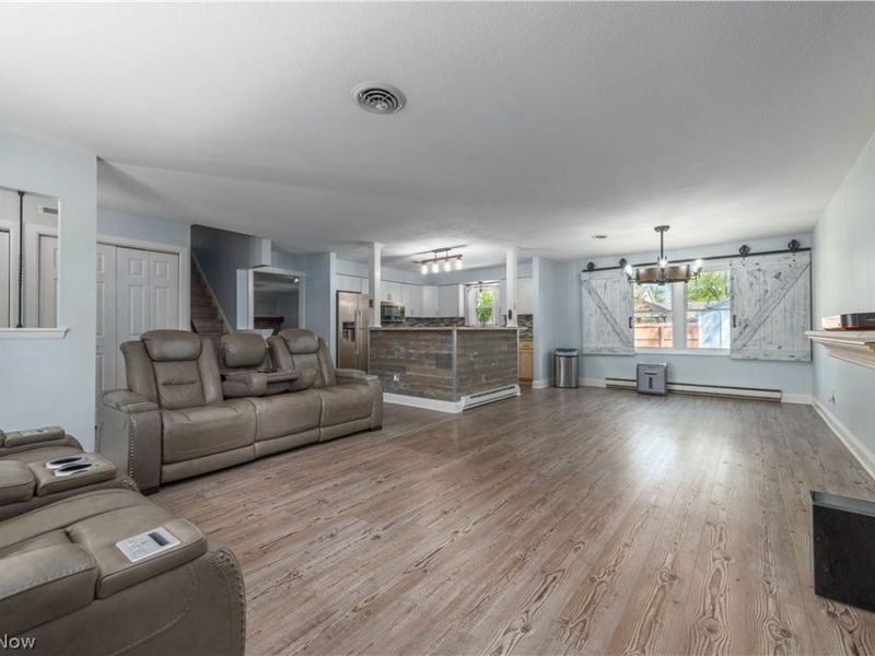 404 Oaknoll Drive, Amherst, OH 44001 Photo 6